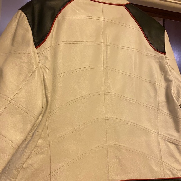 Leather jacket - Picture 4 of 6